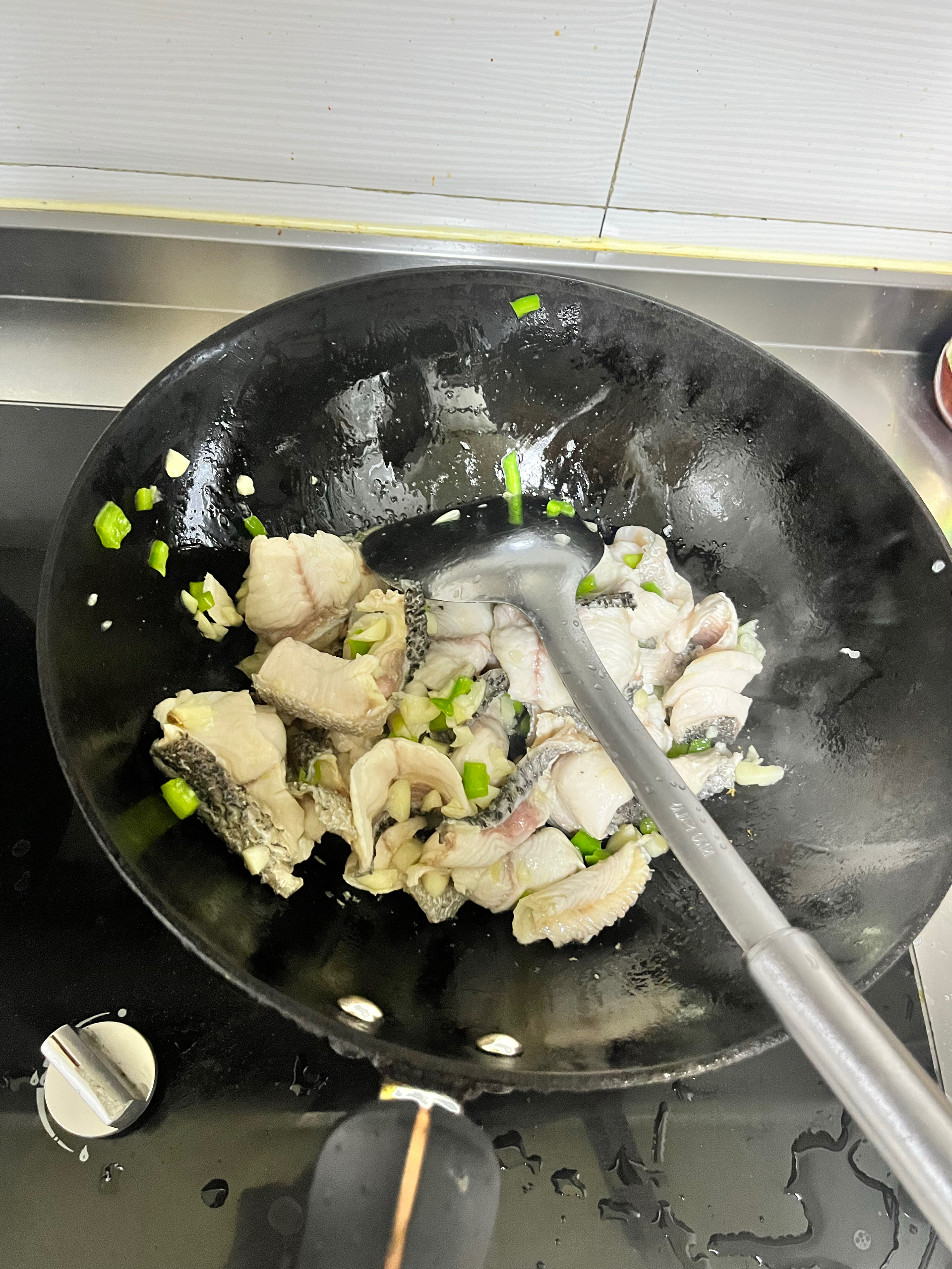蒜香黑鱼肉的做法 步骤4