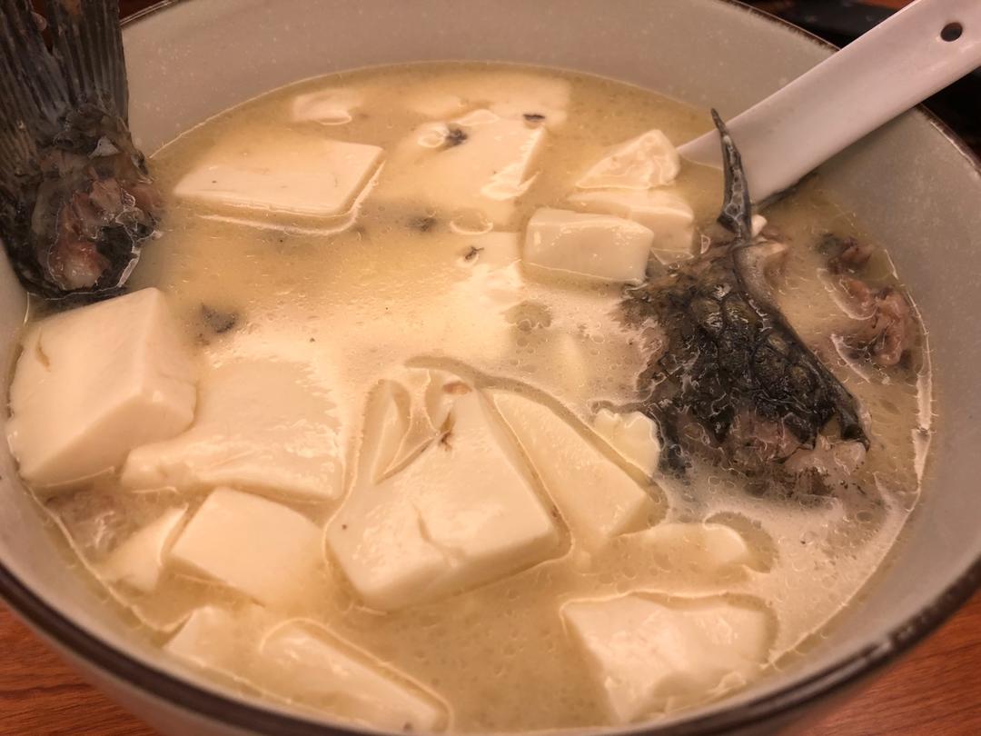 鲫鱼豆腐汤