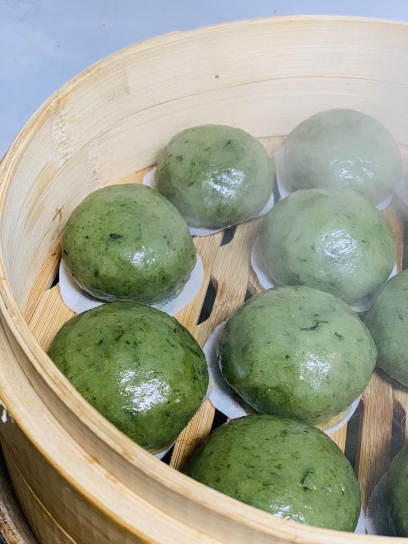 【樉樉的小厨房】放三天皮还是软软糯糯的咸蛋黄肉松青团艾草小美版（后附豆沙馅做法）