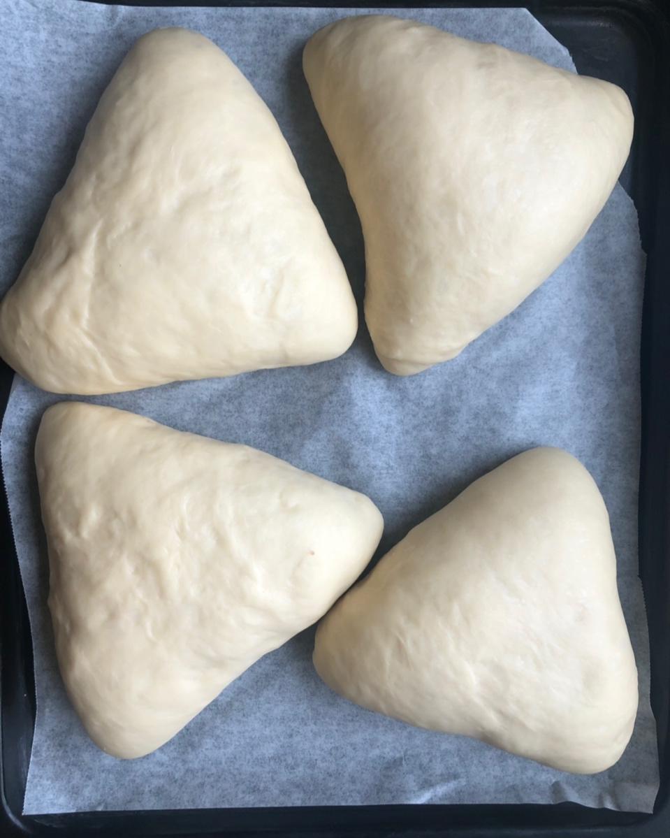 棉花糖和积雨云-牛奶红豆面包