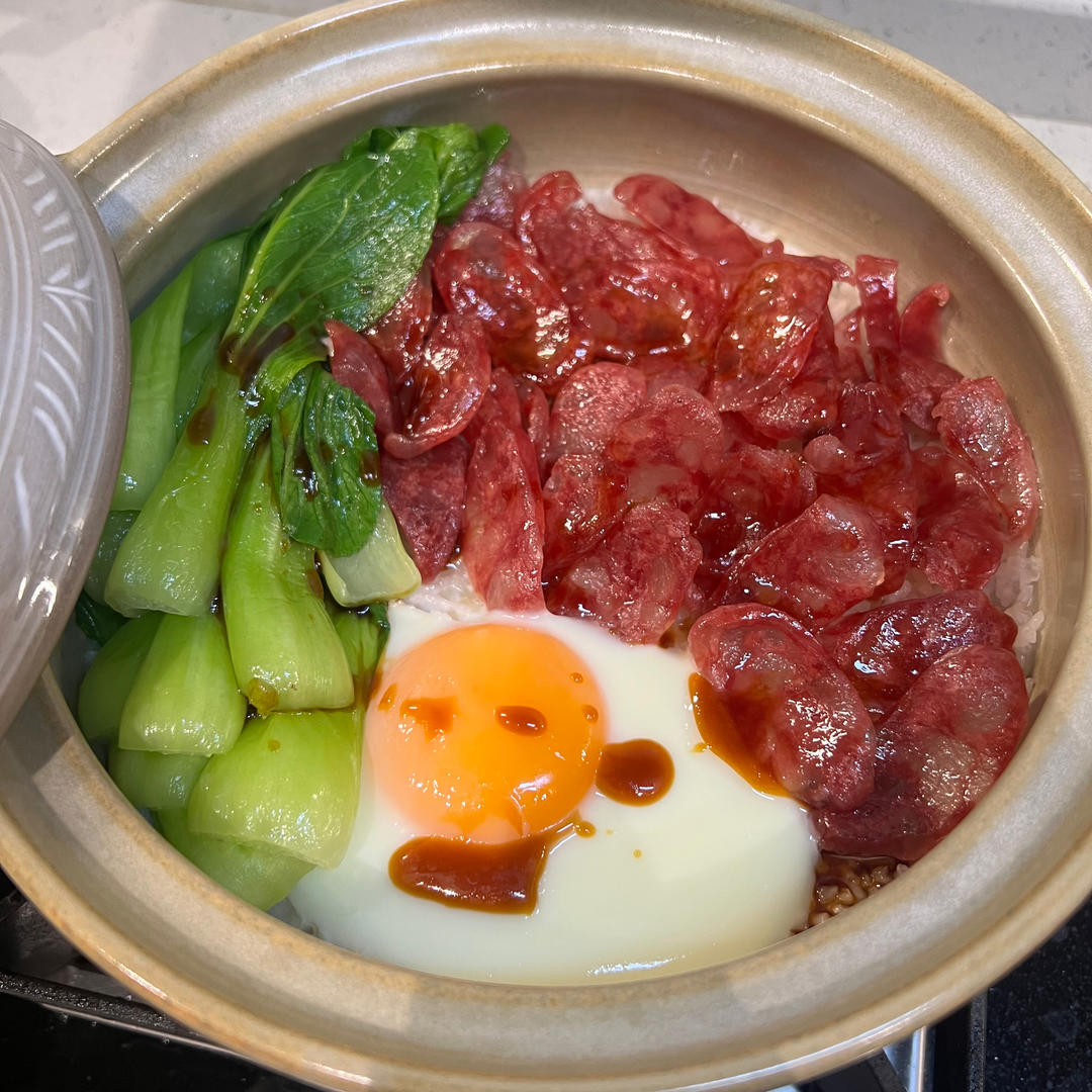 广式腊味煲仔饭