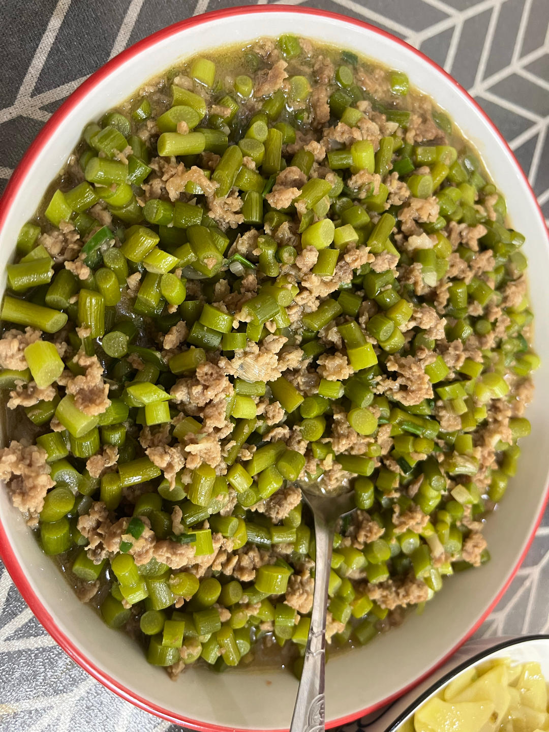 蒜苔炒肉末，三碗米饭都不够吃