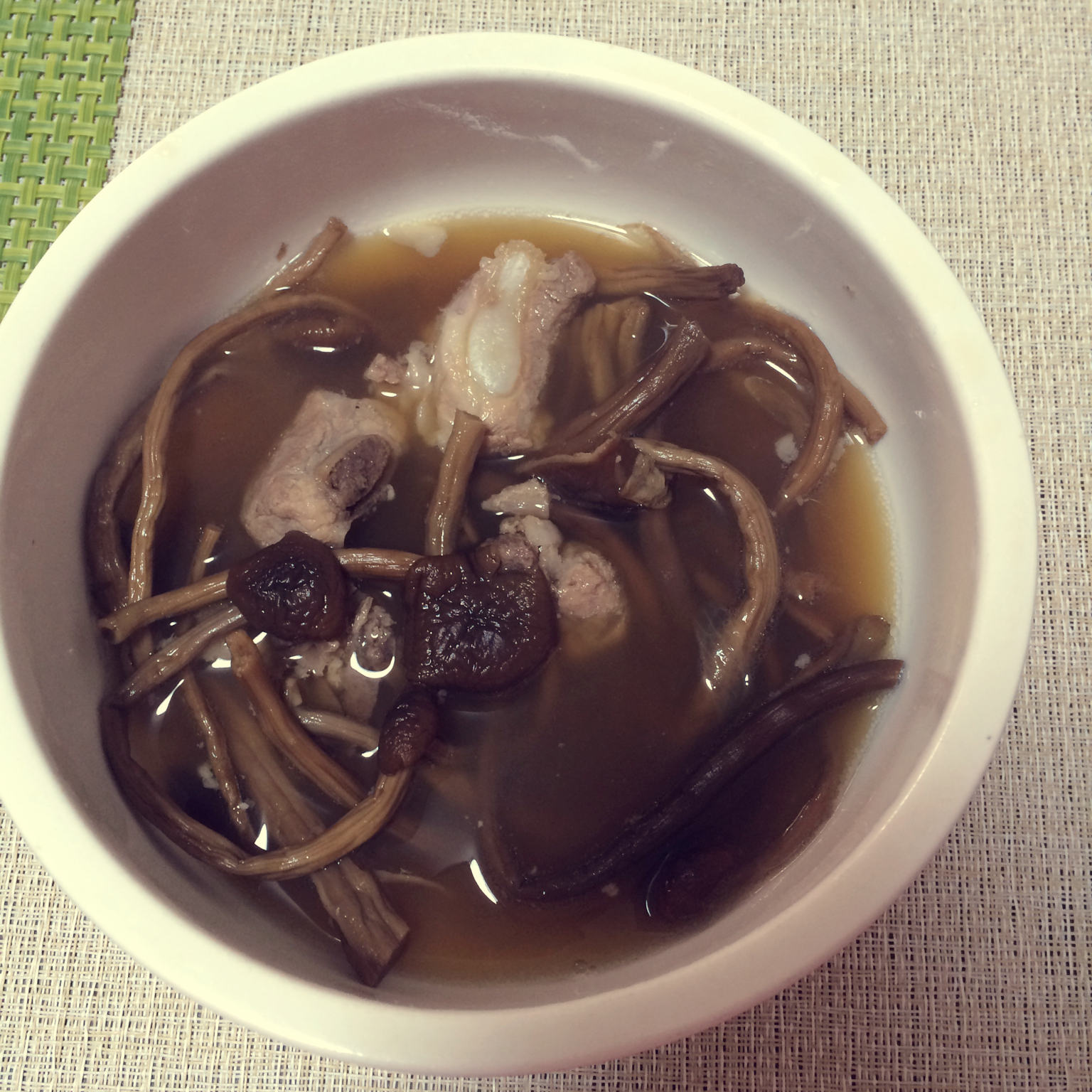 茶树菇排骨汤