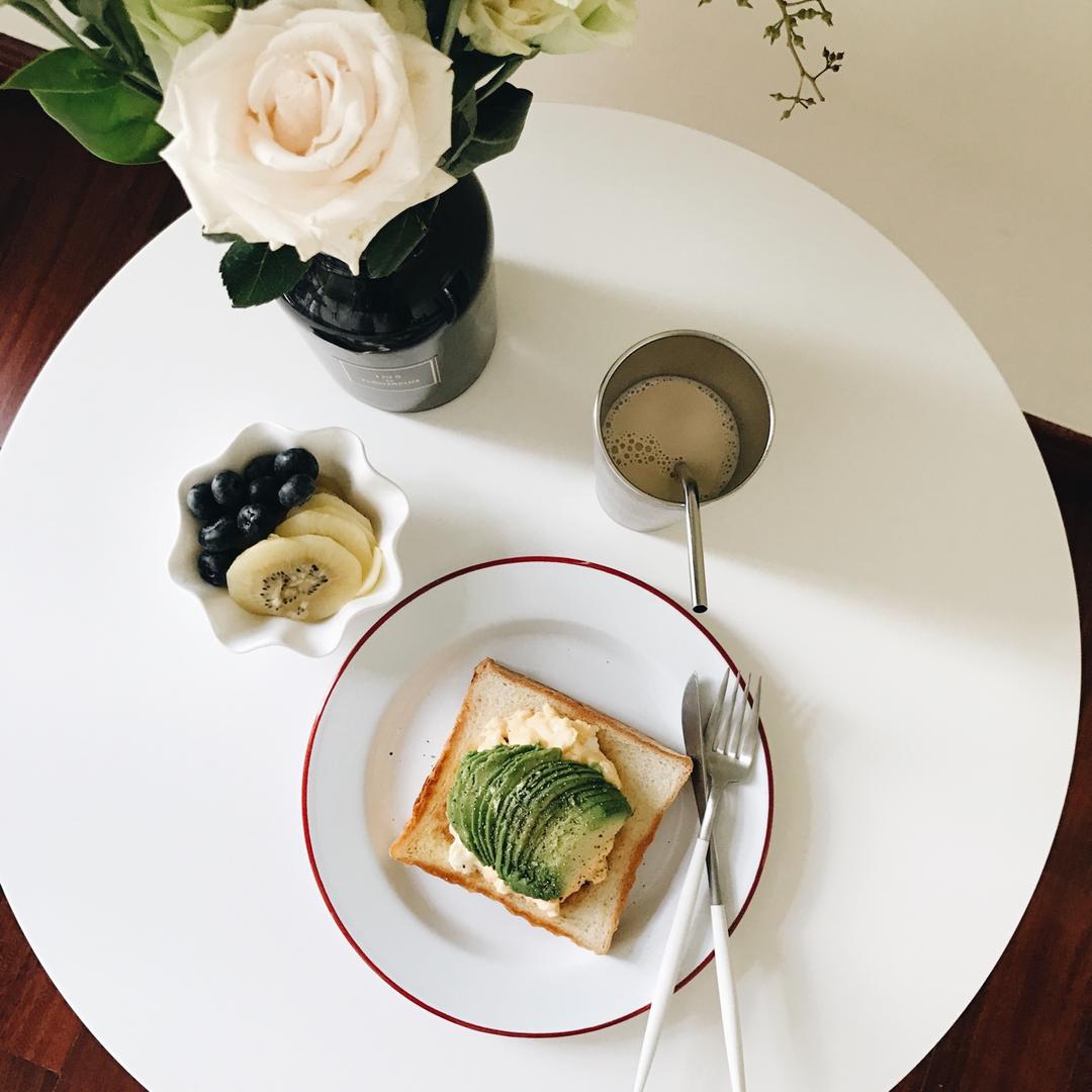 鳄梨美式蛋多士