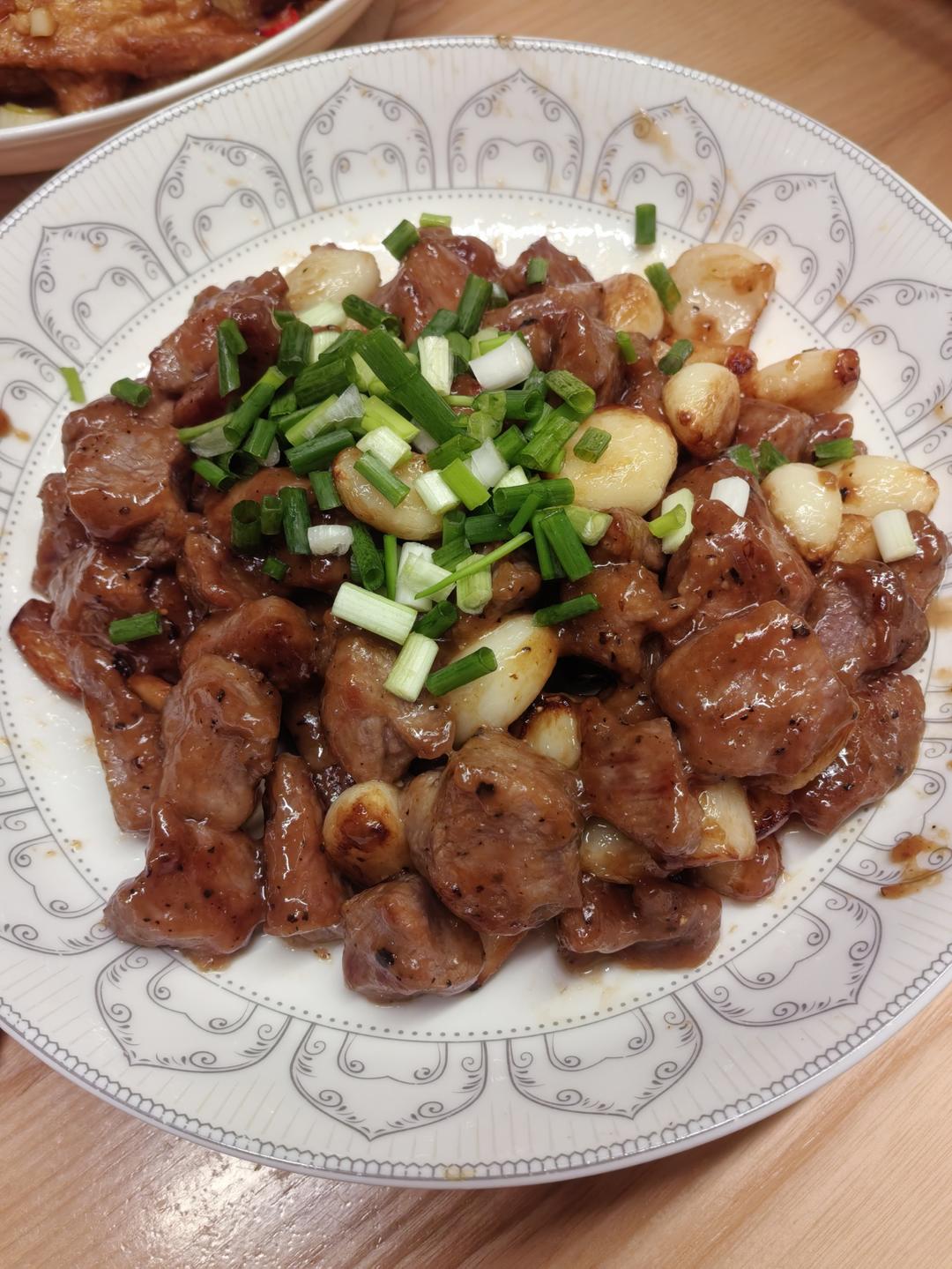 好吃到舔盘的蒜香黑椒牛肉粒