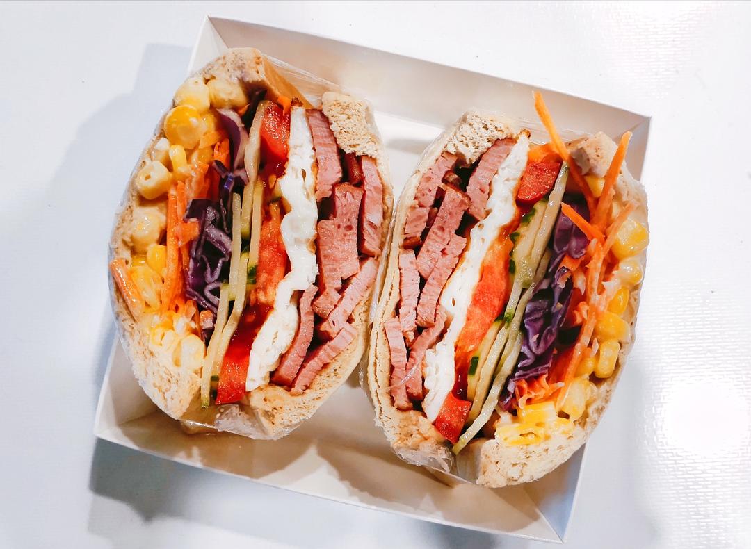 半酱玉米鸭胸肉三明治