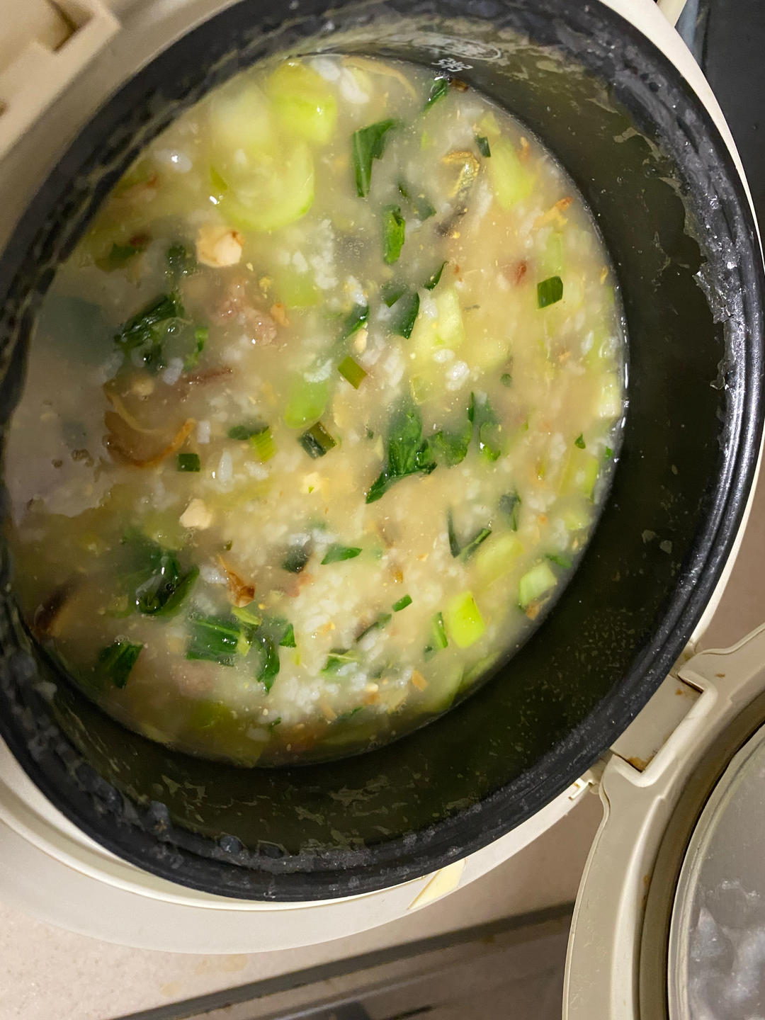 妈妈👩教我做的皮蛋瘦肉粥🥣简单快捷美味😋