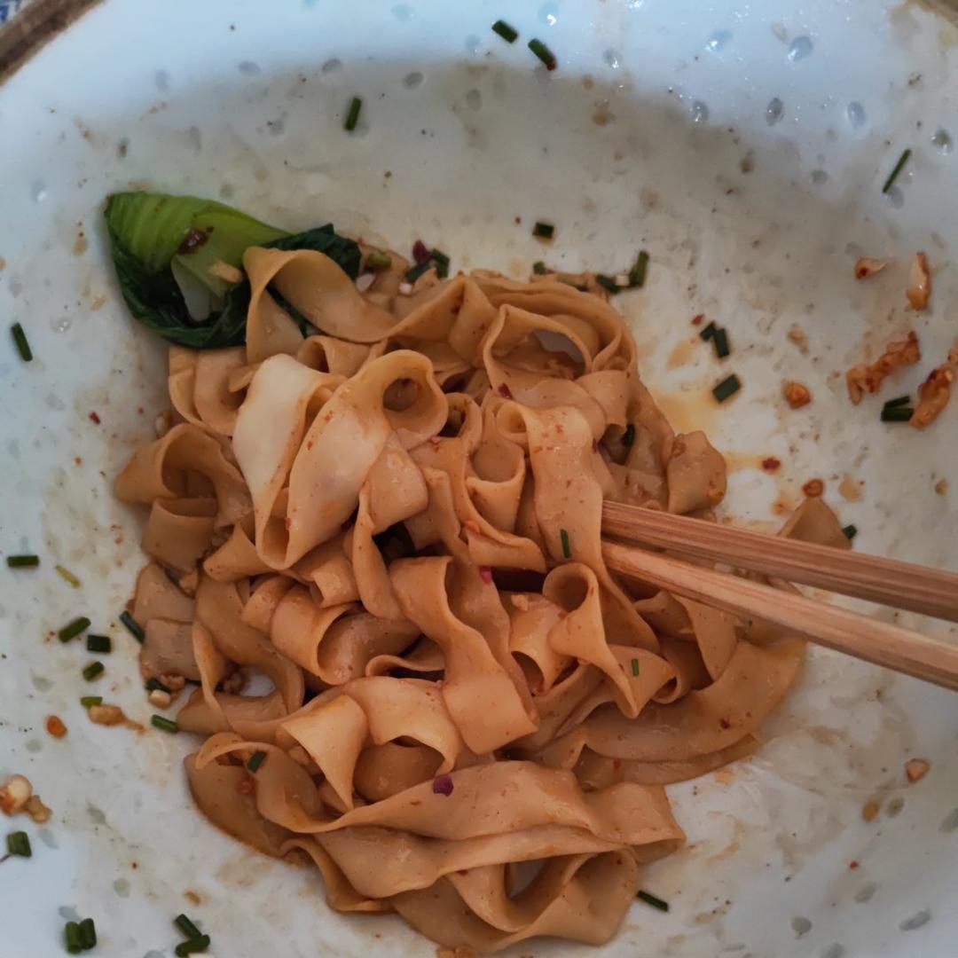 十分钟就能吃上的超简单油泼面