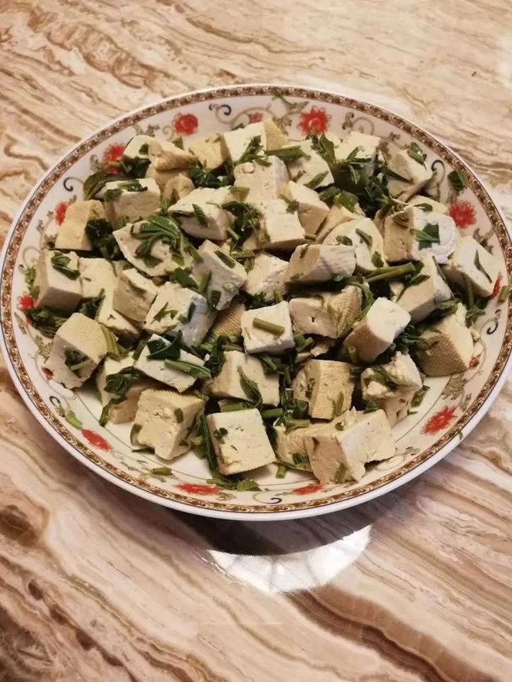 舌尖上的春天之香椿芽拌豆腐