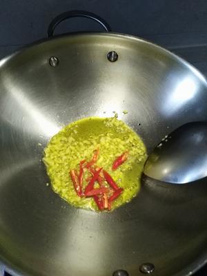 青椒炒新鲜花生米的做法 步骤4