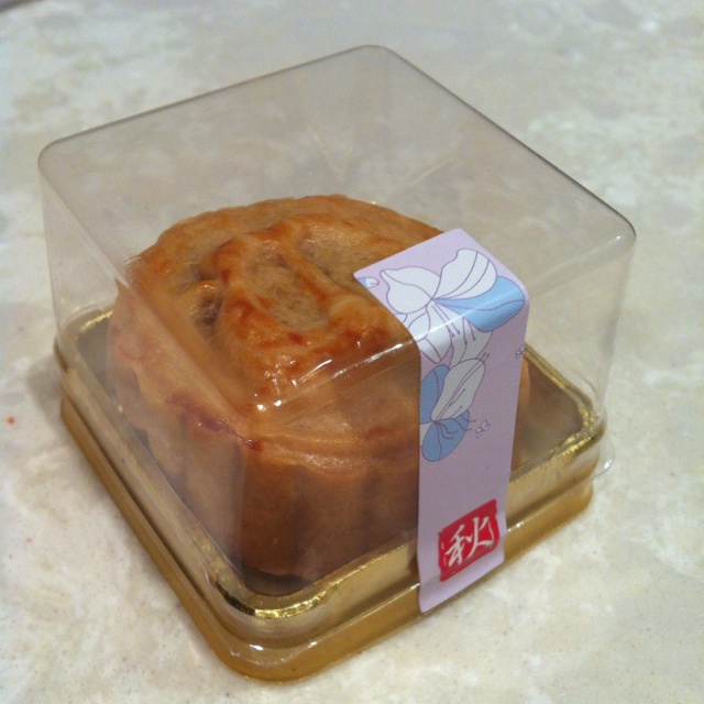 广式月饼——蛋黄莲蓉月饼
