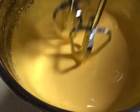 宝宝纯蛋黄溶豆（附蛋黄打发状态）的做法 步骤5