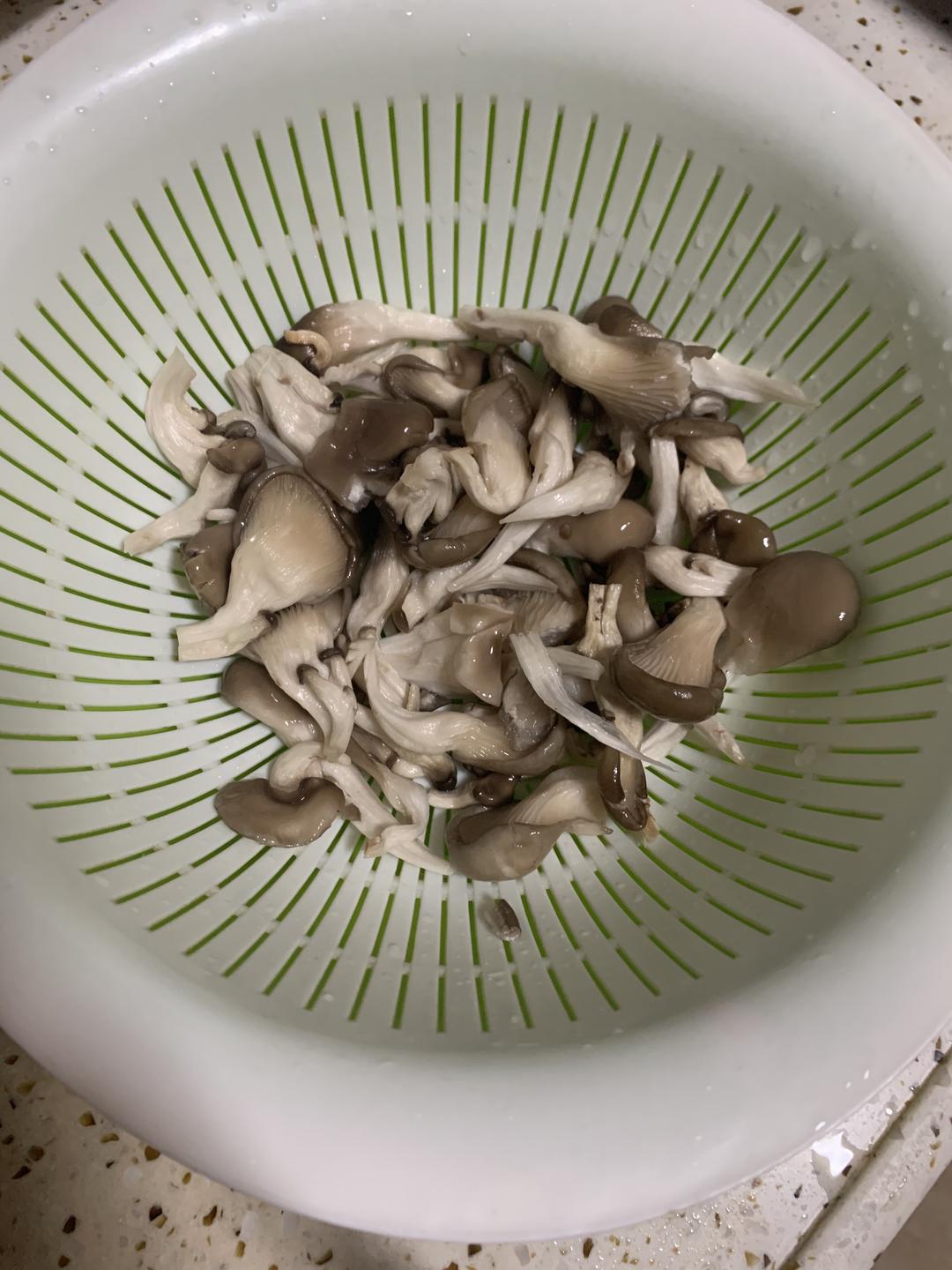 牛蒡舞茸三文鱼焖饭