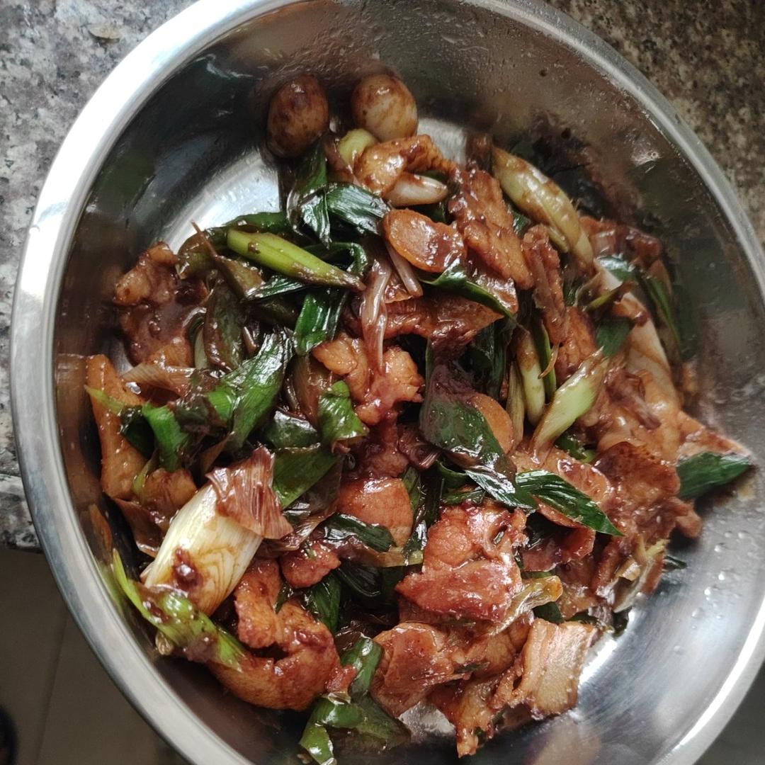 超级下饭米饭扒光光——葱爆五花肉片