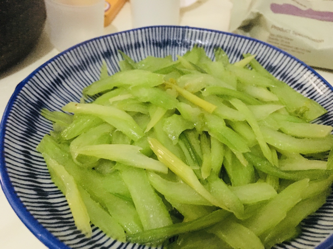 小婷食光☼爽口芹菜