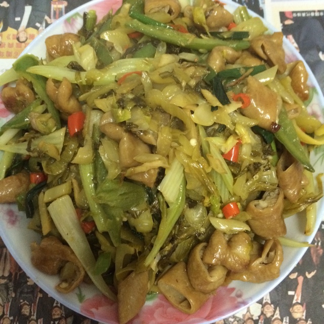 酸菜辣椒炒肥肠