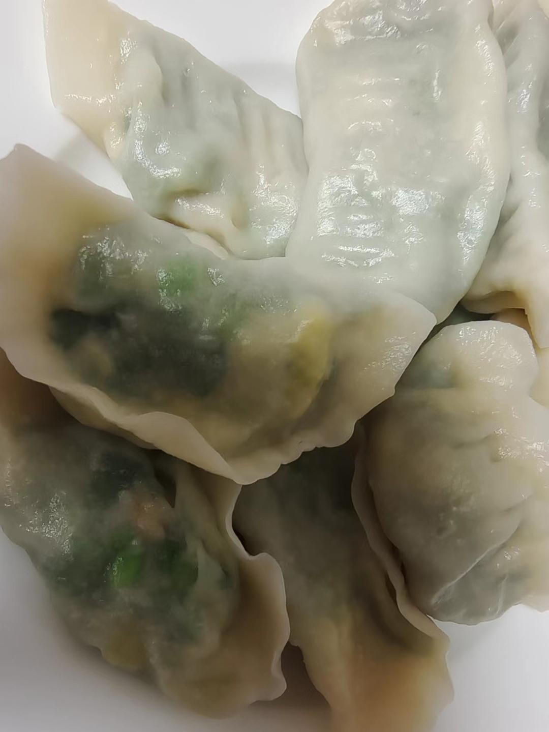 窍门多多的韭菜虾仁素三鲜水饺