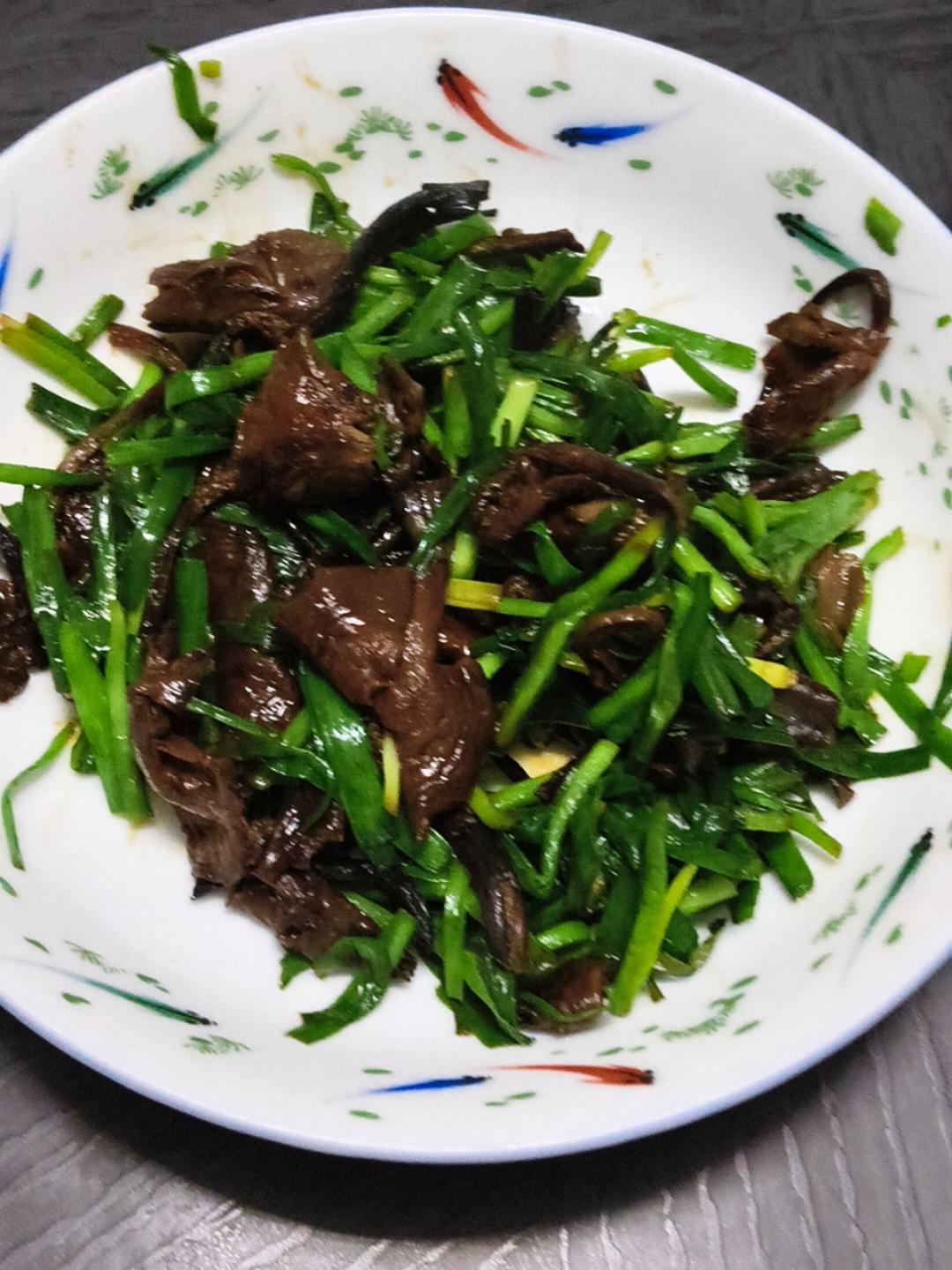 韭菜炒榛蘑