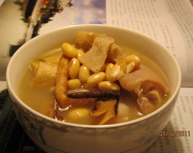 黄豆猪脚汤