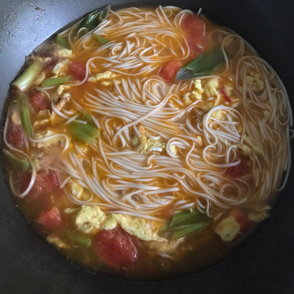 恨不得抱着锅舔的番茄鸡蛋面