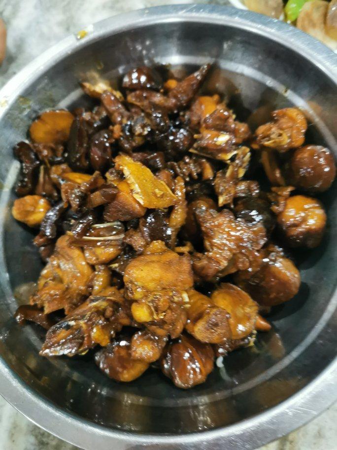 栗子焖鸡￨汁浓味郁、软糯入味