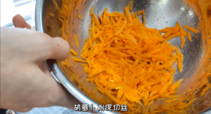 虾仁蔬菜饼&西兰花炒虾仁的做法 步骤4