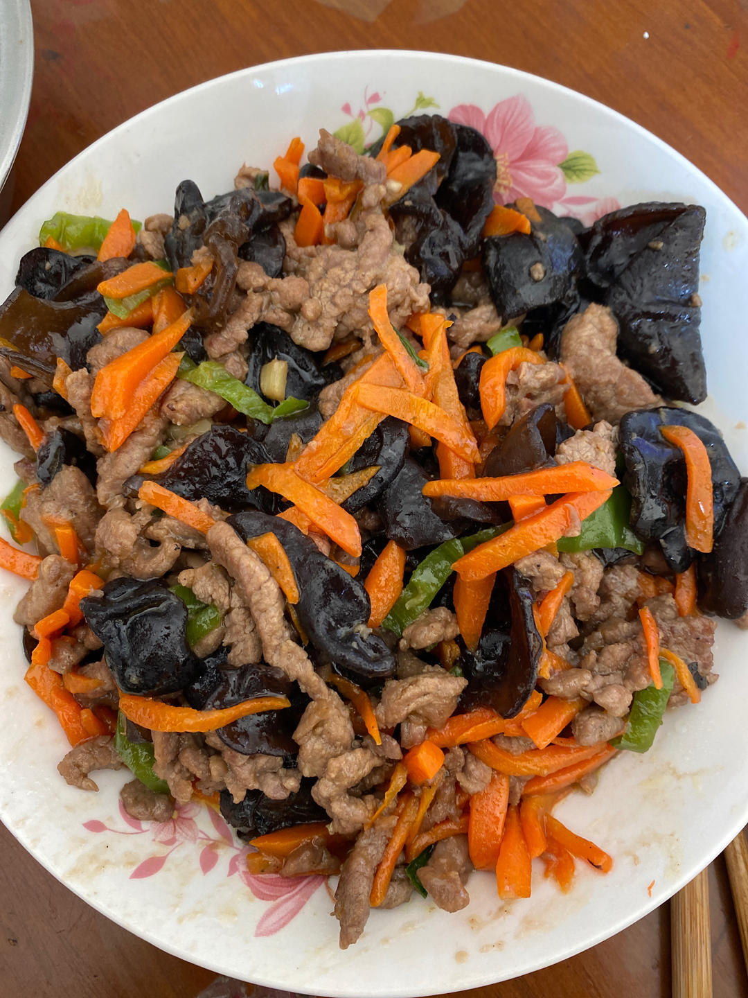 胡萝卜木耳炒肉丝