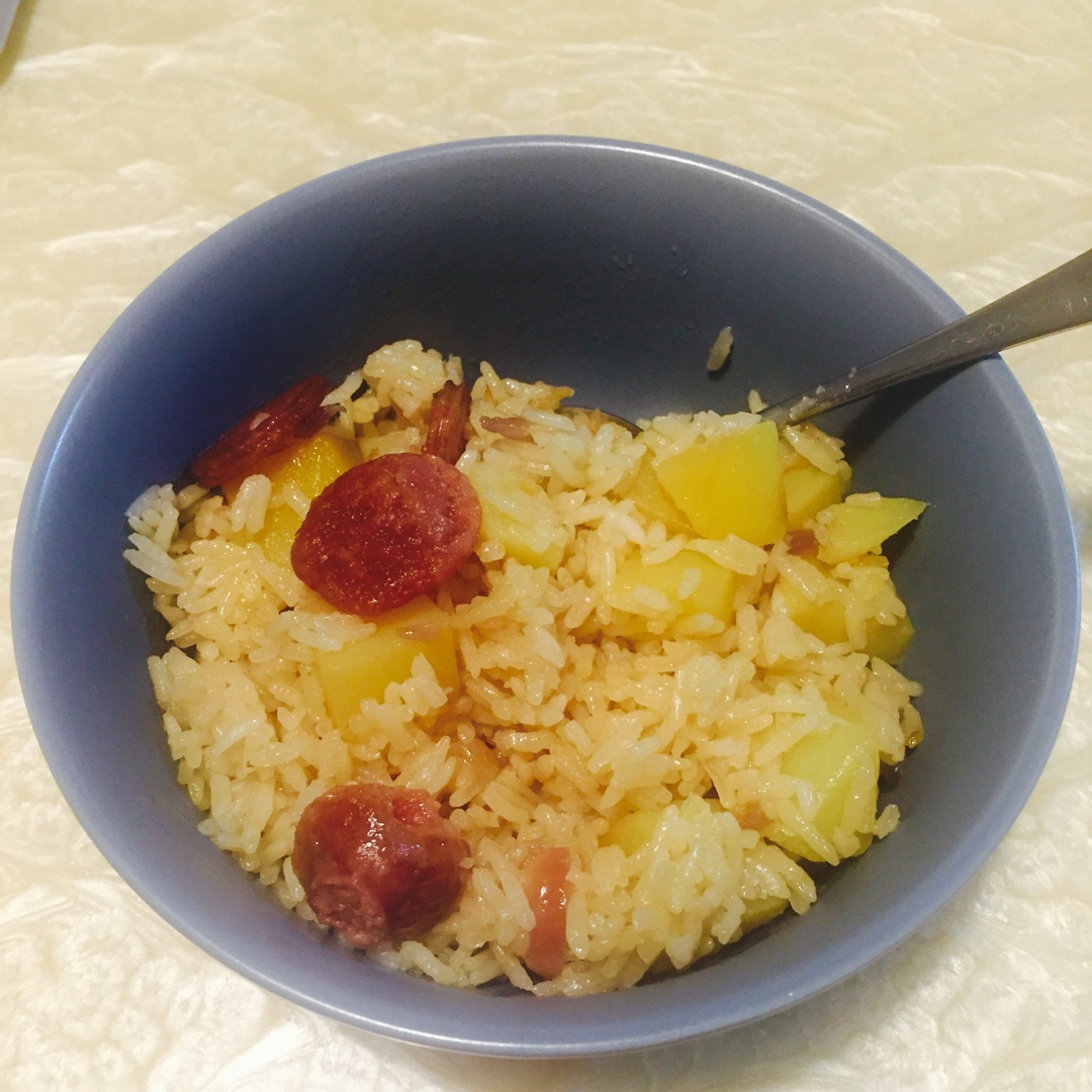 腊肠土豆焖饭（电饭锅版）