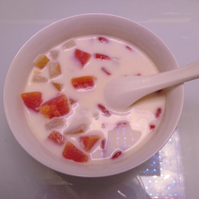 鲜奶炖木瓜