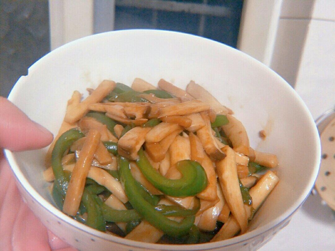 青椒素炒杏鲍菇