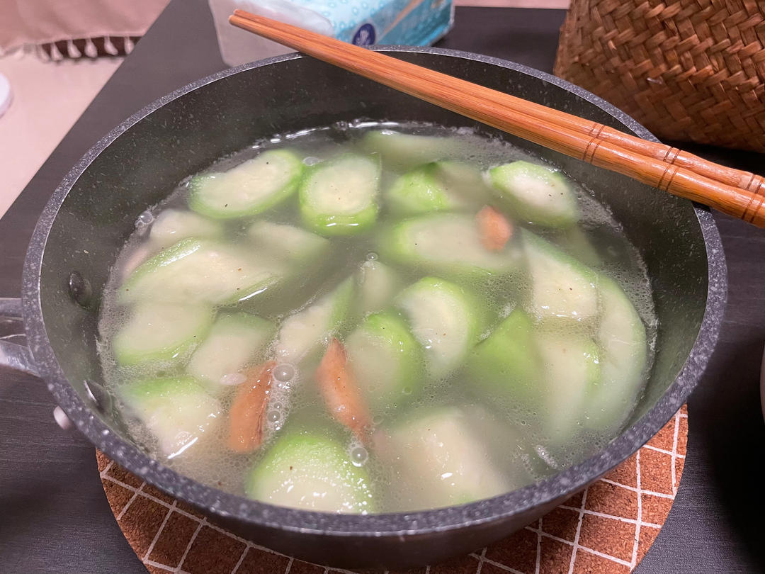 汤鲜味美！适合天热喝的刮油神汤～丝瓜蘑菇汤