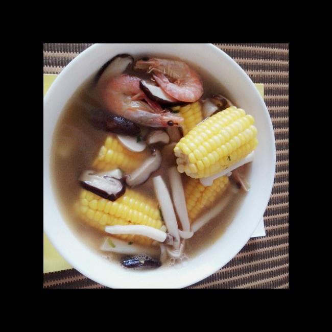 菌菇玉米海鲜汤的做法