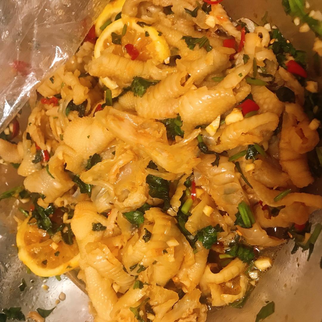 【酸辣无骨凤爪】