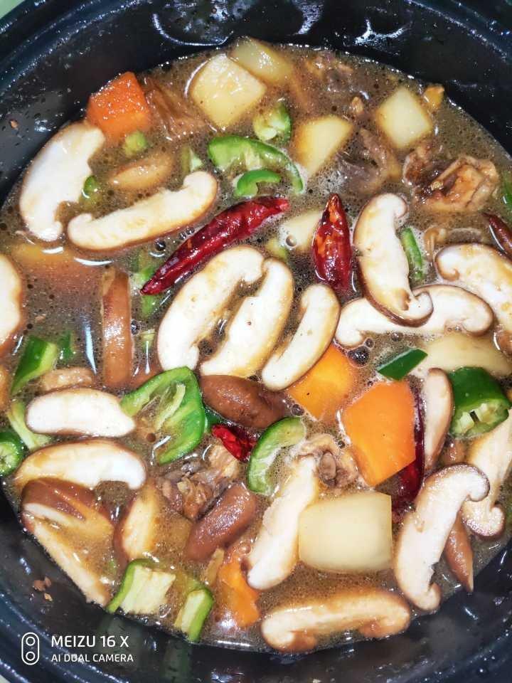 土豆烧鸡块（黄焖鸡）