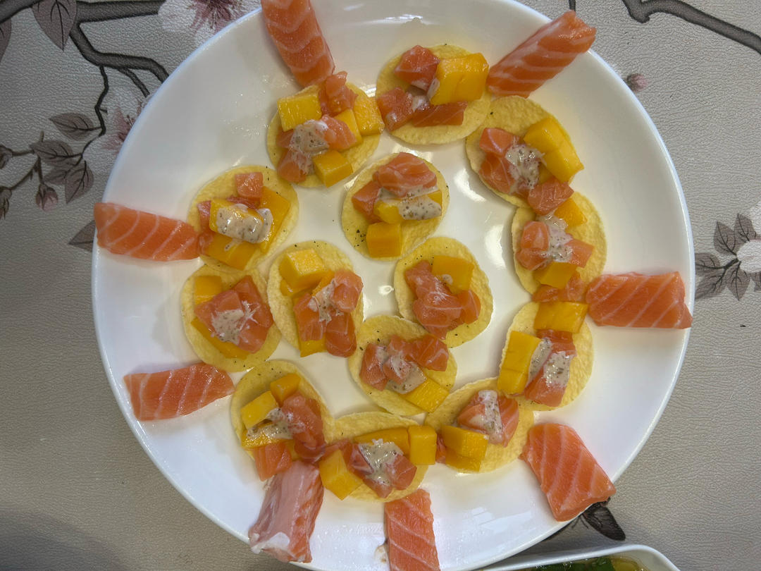 三文鱼芒果塔可