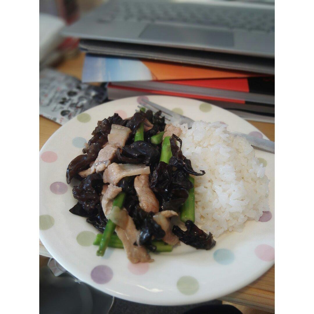 芦笋木耳炒肉片