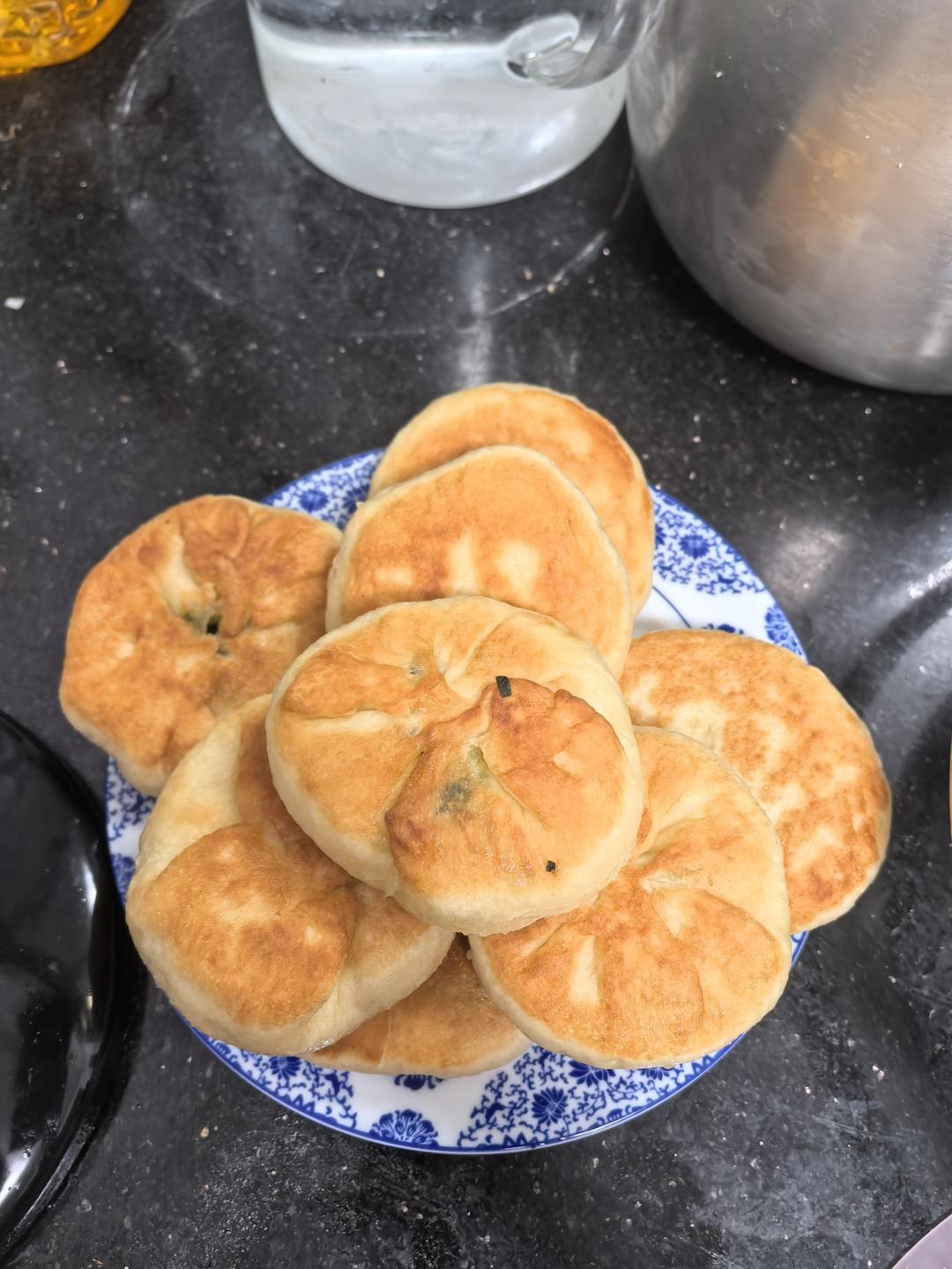 不用揉面，不用擀皮的韭菜鸡蛋发面馅饼