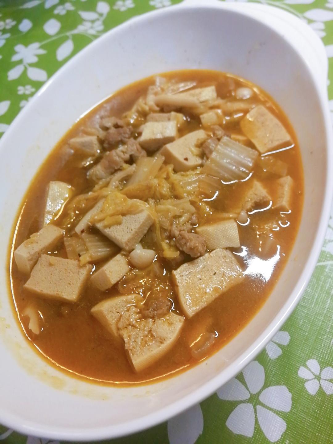 冻豆腐白菜炖五花肉