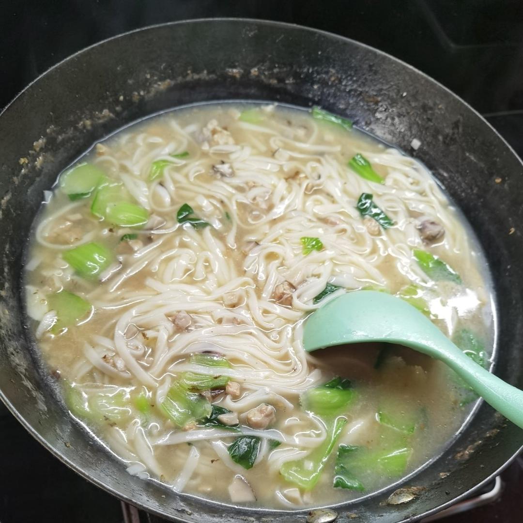 香菇鸡肉面（无技巧十五分钟做好！）