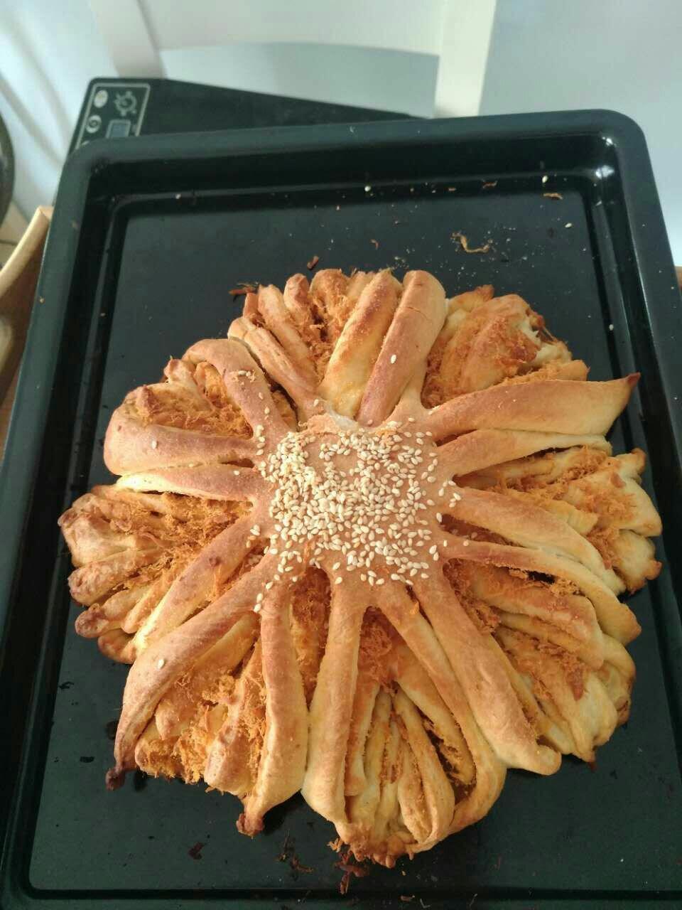 太阳花肉松面包