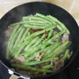 东北炖豆角+小白菜肉丸汤（一人食/360大卡）的做法 步骤4