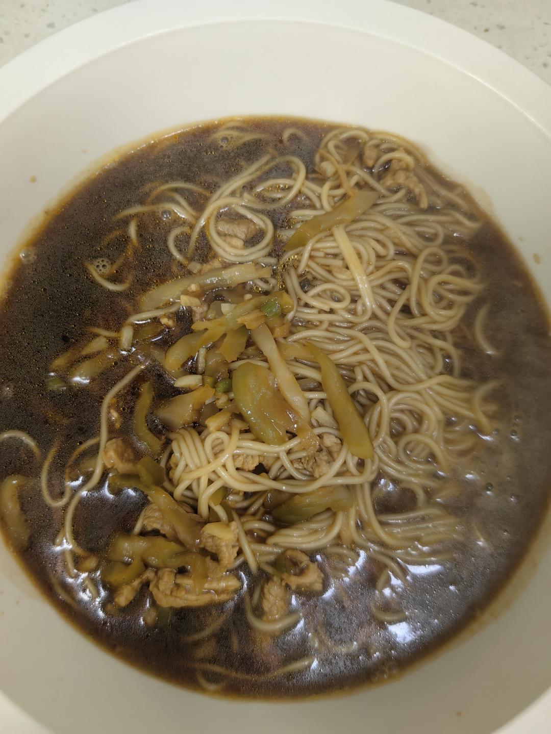 多少次早起就为了这一口——榨菜肉丝面