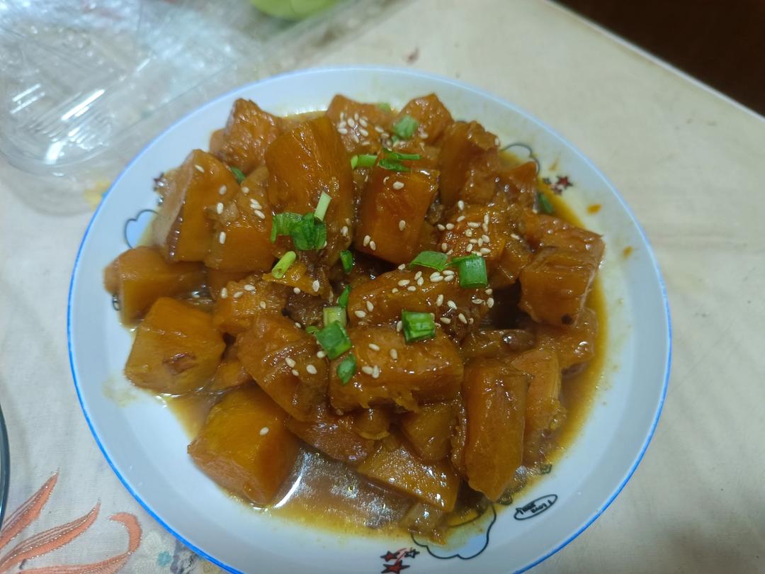 猪肉都不换的焖南瓜～吃起来糯糯甜甜咸咸的！