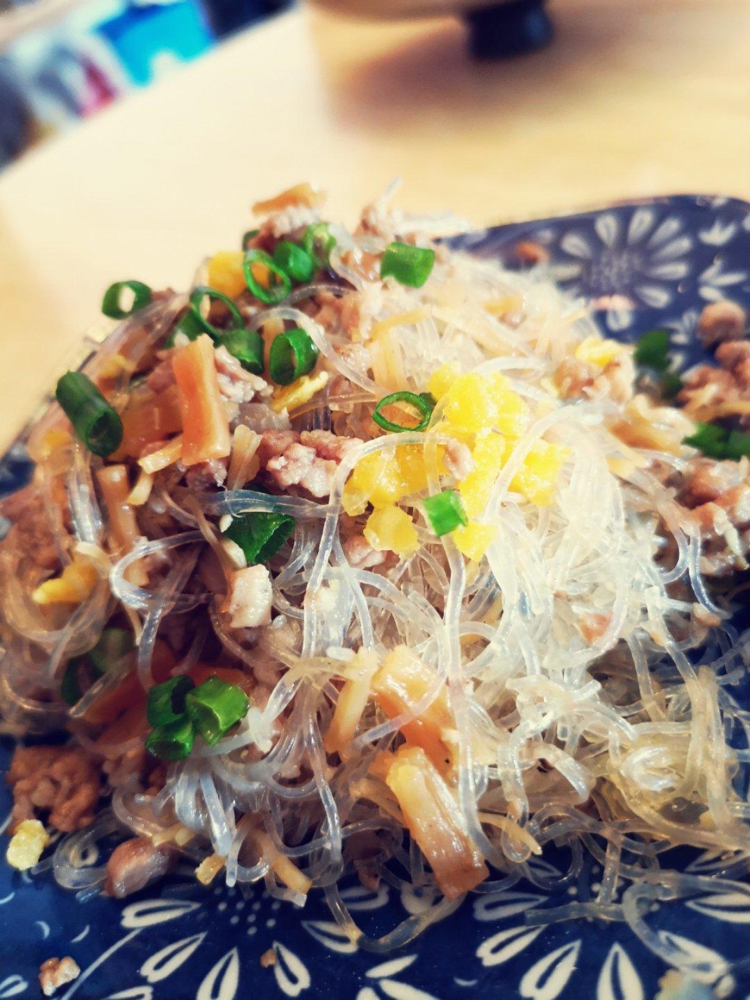 去餐厅必点的粤式虾皇粉丝煲