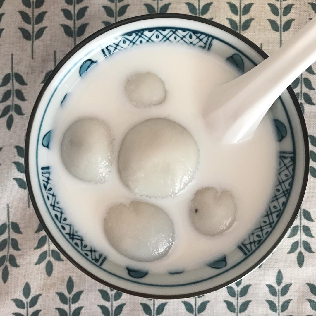 牛奶煮汤圆