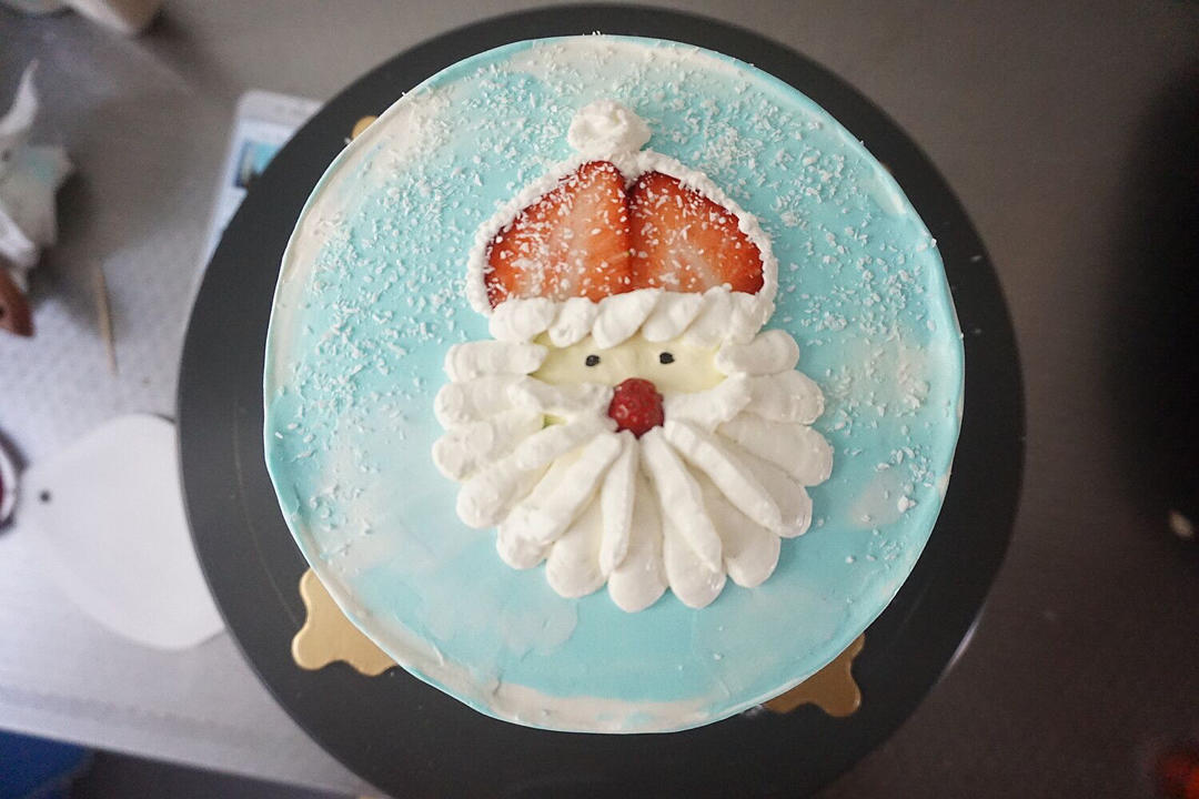 圣诞老人蛋糕---详解没有专业工具怎样给蛋糕装饰？裱花？