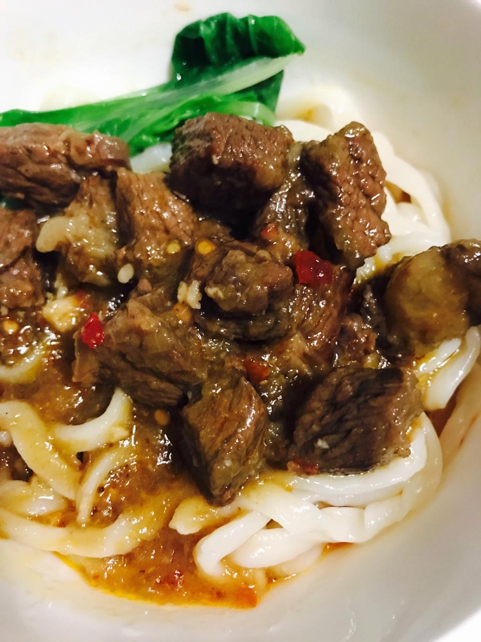 焖牛腩