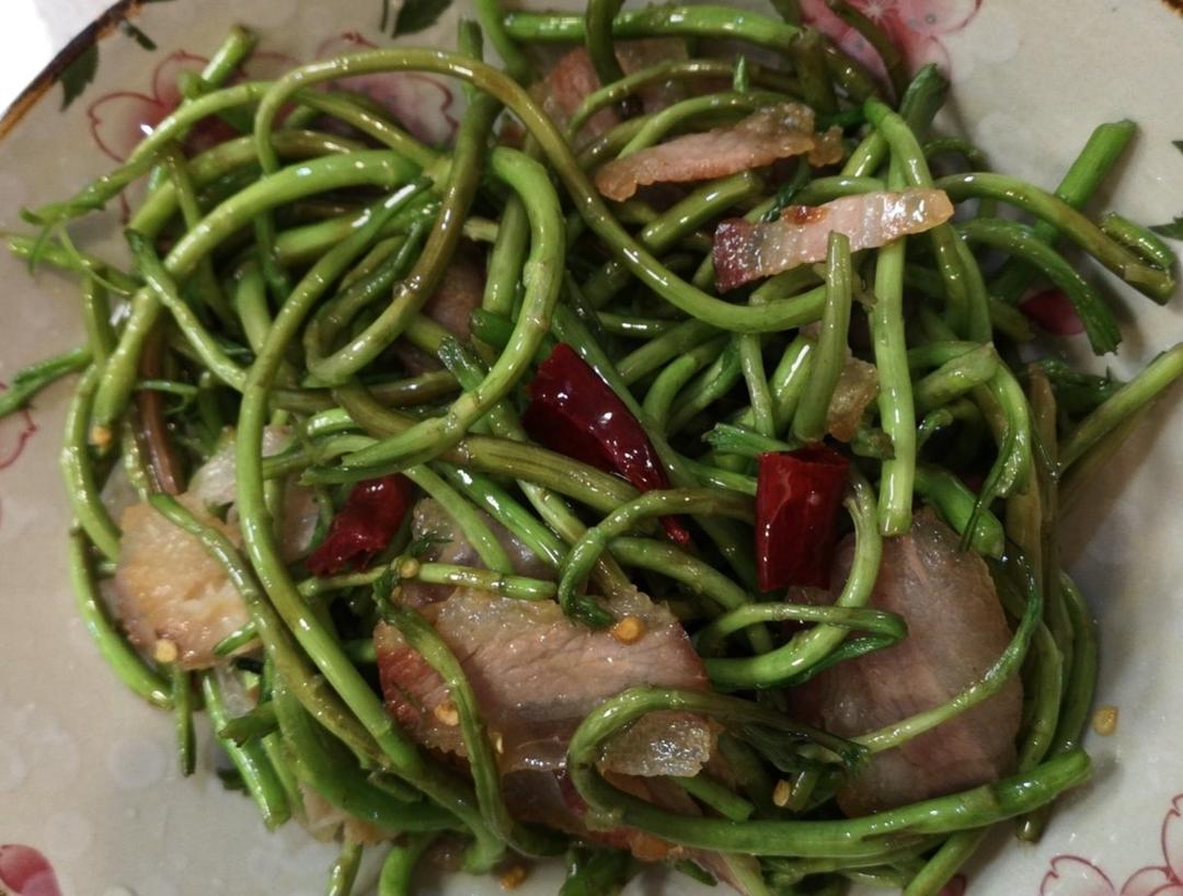 腊肉炒泥蒿
