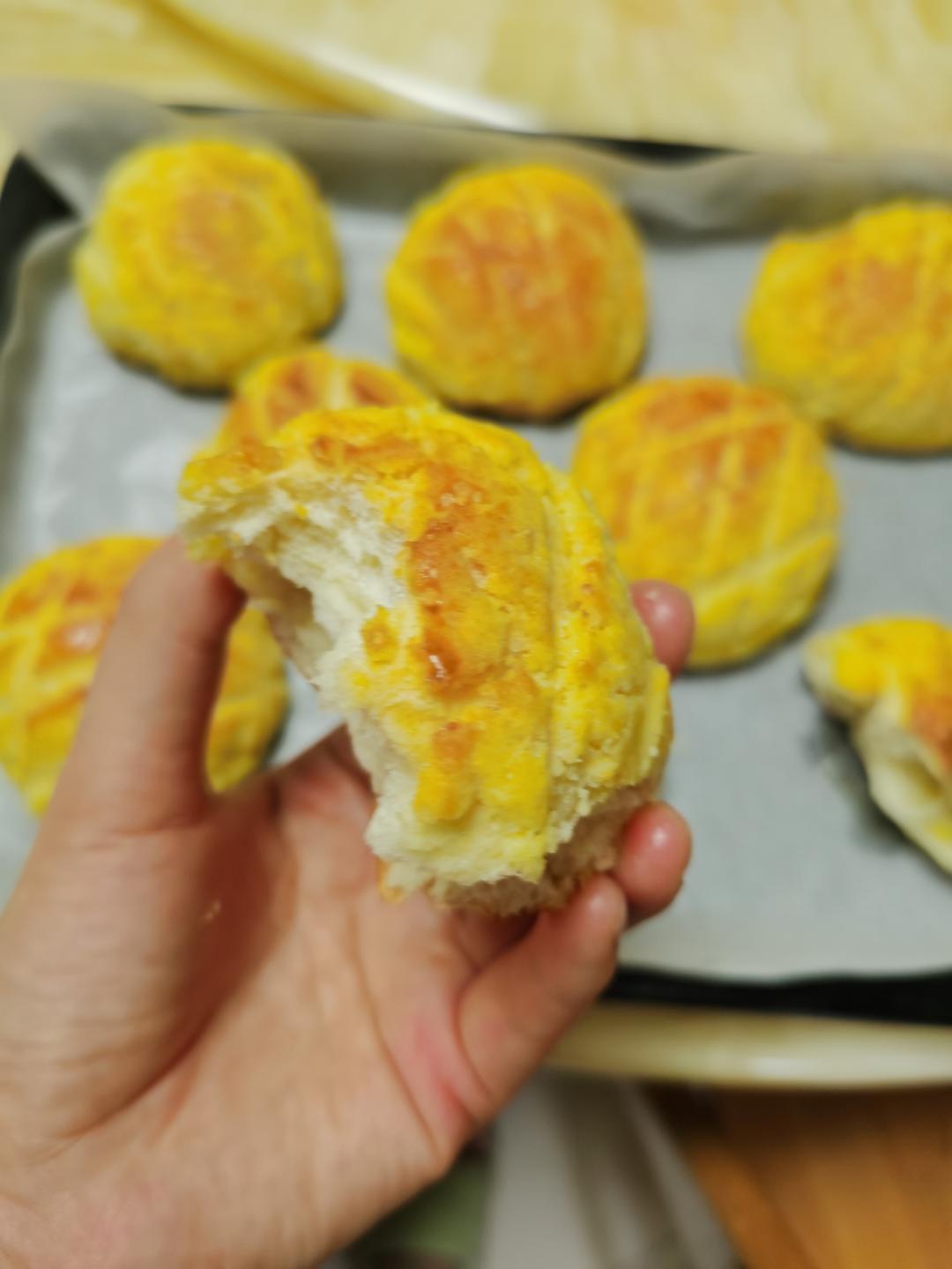 好吃到炸裂的港式菠萝包（附带制作酥皮的小视频）