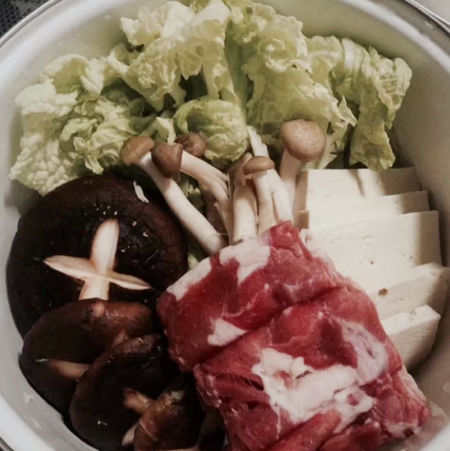 砂锅菌菇肉丸汤